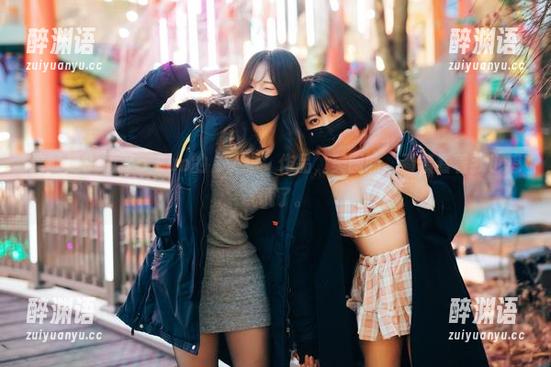 这就是Son Ye Eun的“美脚”作品，美图嘛，看着看着我也想试试了。